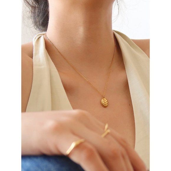 NEW 18K Gold Plated Braided Croissant Necklace - Picture 10 of 14